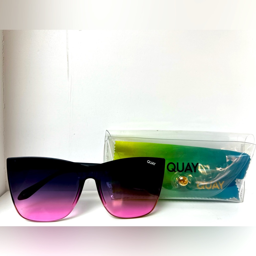 Quay Come Thru Sunnies - Black Pink Fade